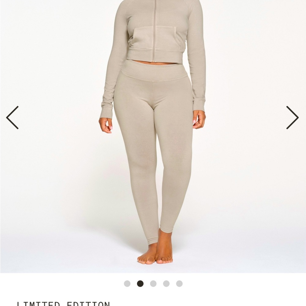 NWT SKIMS OUTDOOR LEGGINGS